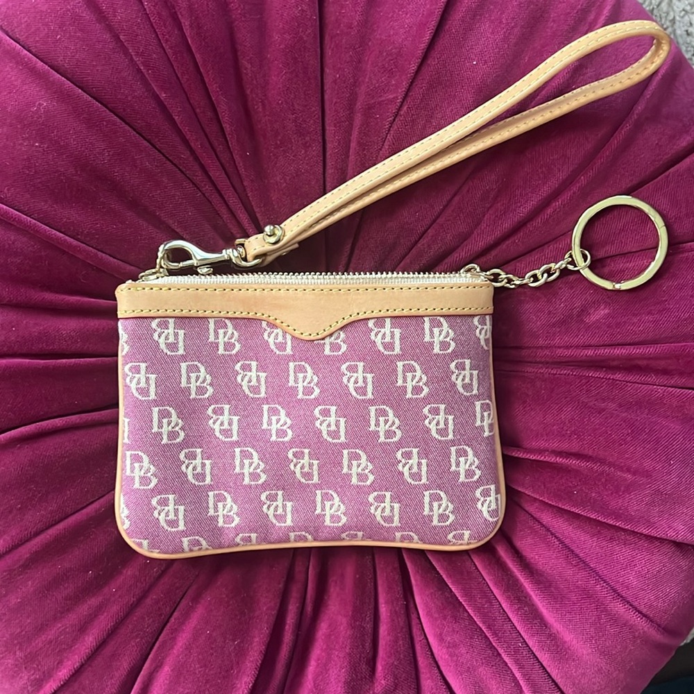 dooney & bourke wallet - gently used, no pockets